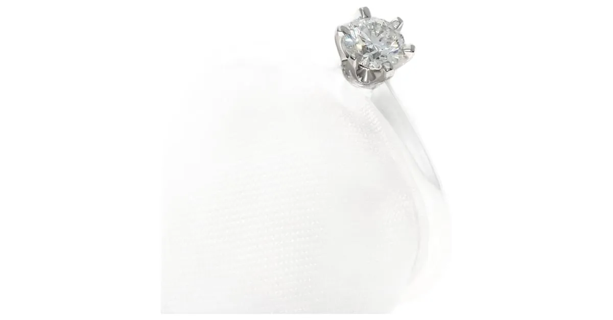 Anillo de diamante solitario de platino Tiffany & Co. 