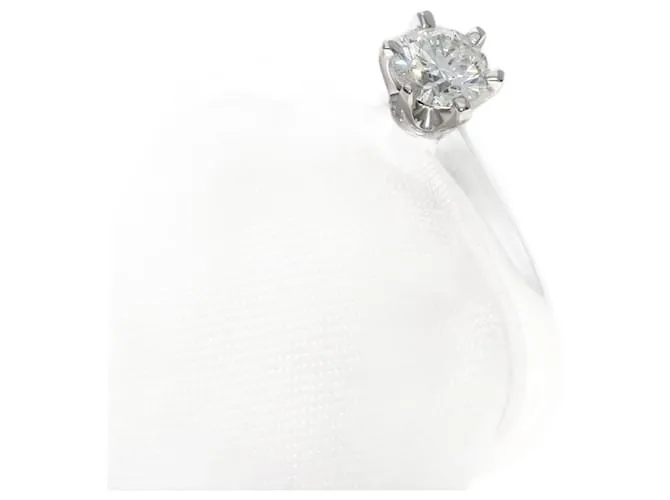Anillo de diamante solitario de platino Tiffany & Co. 