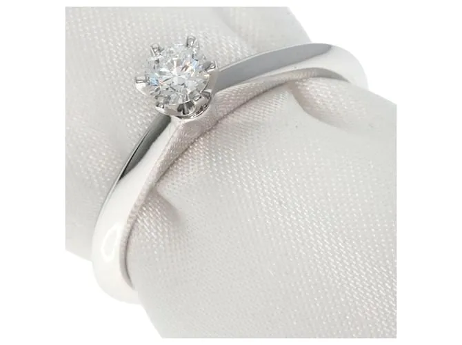 Anillo de diamante solitario de platino Tiffany & Co. 