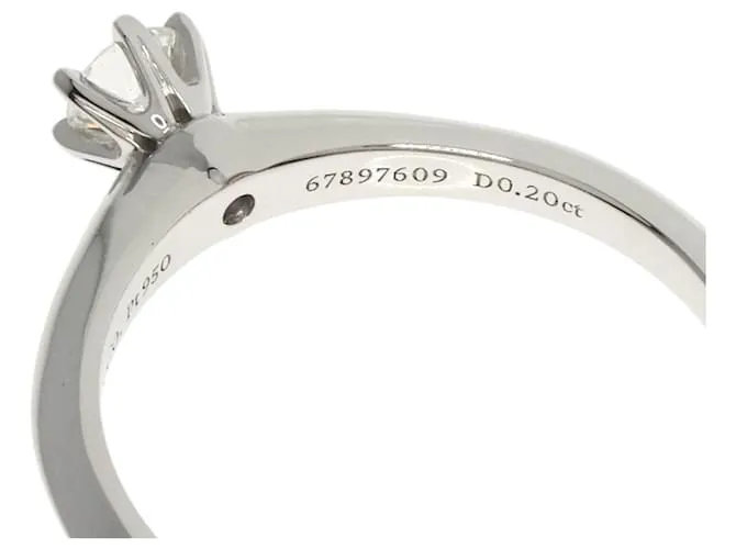 Anillo de diamante solitario de platino Tiffany & Co. 