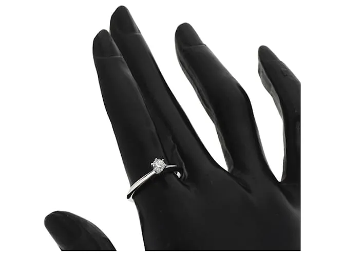 Anillo de diamante solitario de platino Tiffany & Co. 