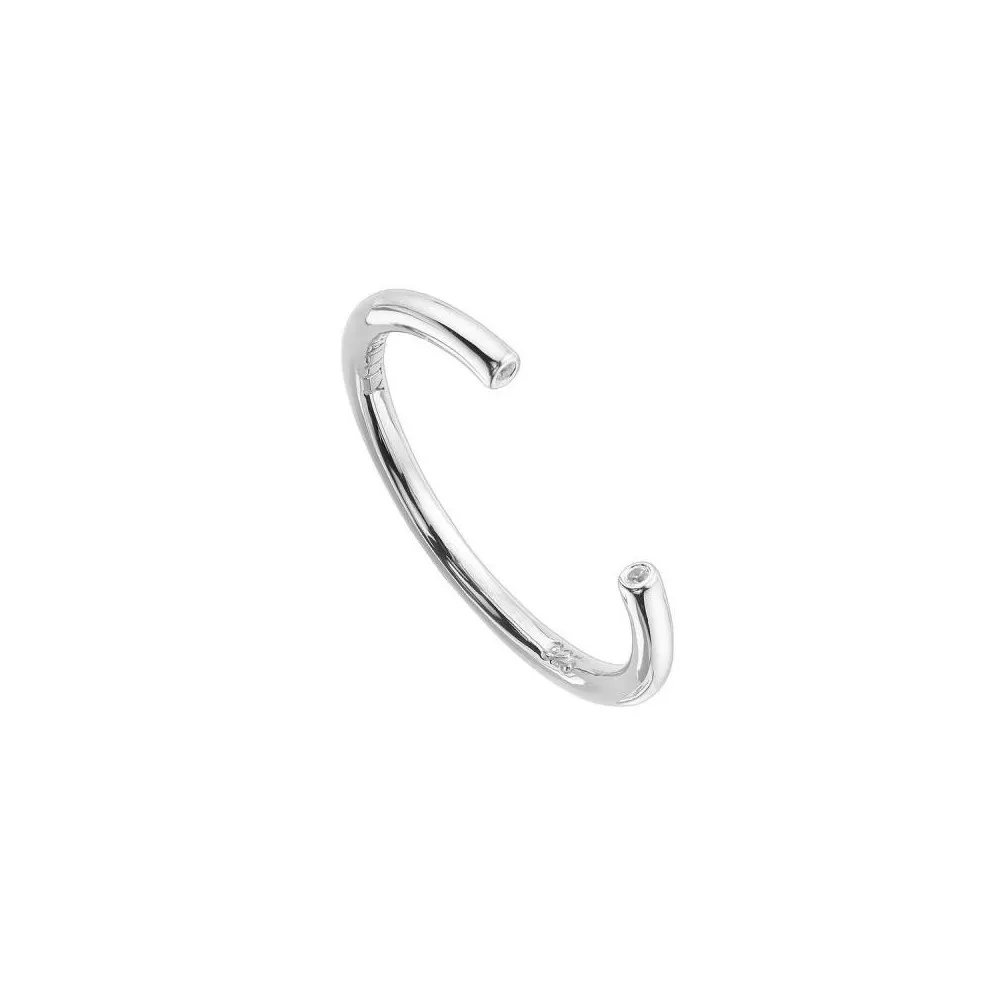 Anillo de plata fino con circonitas en extremos y abertura frontal