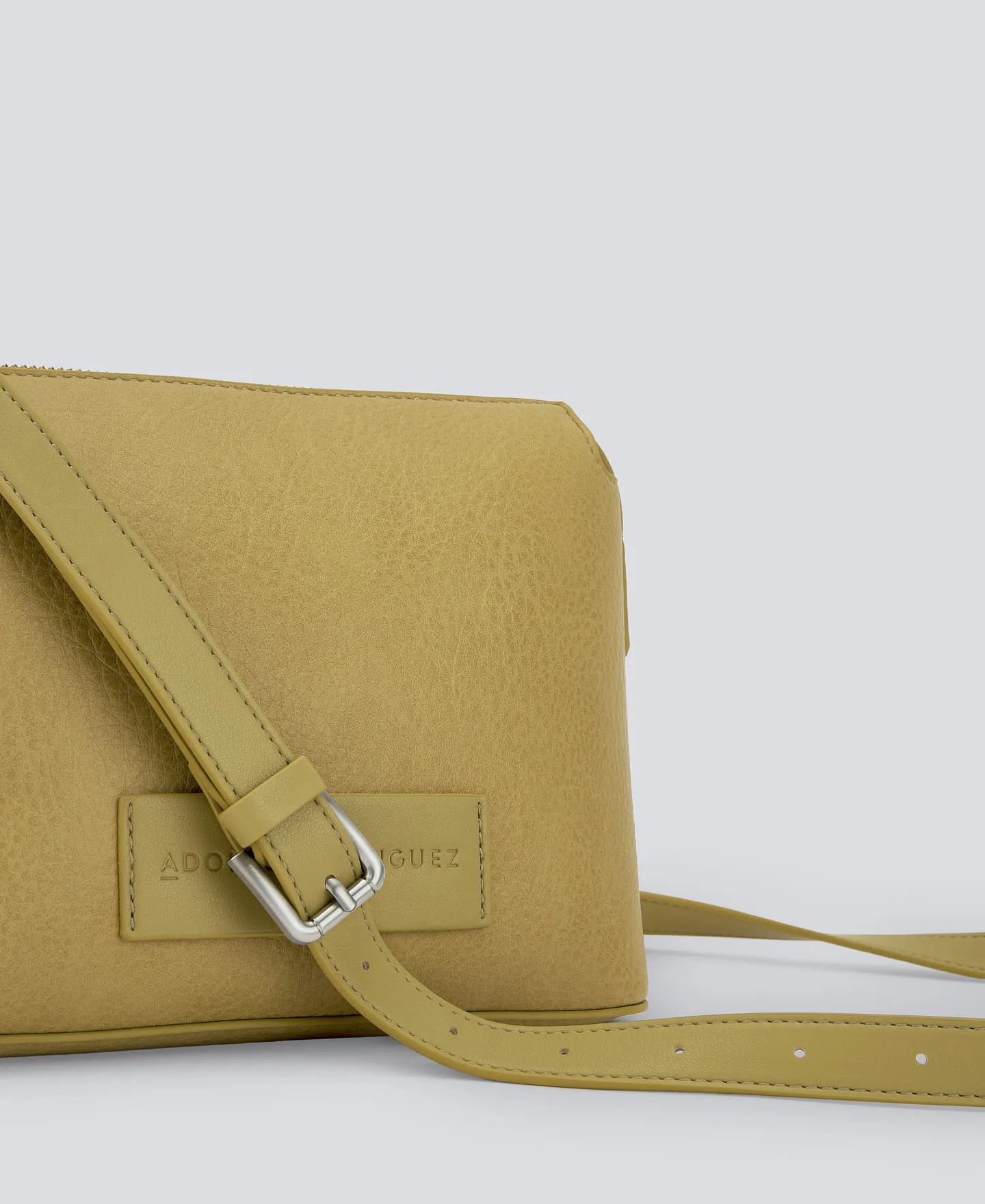 Bandolera material reciclado mujer