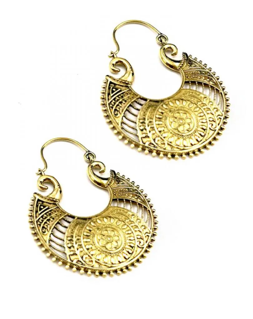 BONITOS PENDIENTES DE AROS DORADOS CON ENCANTO ETNICO