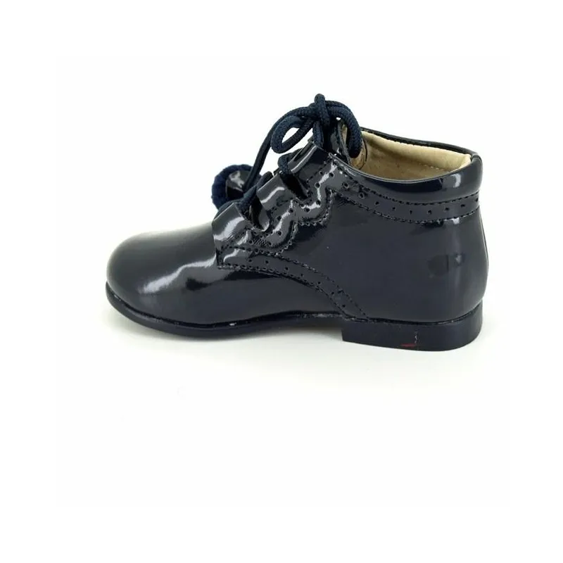 Bota tipo inglesita con borlas
