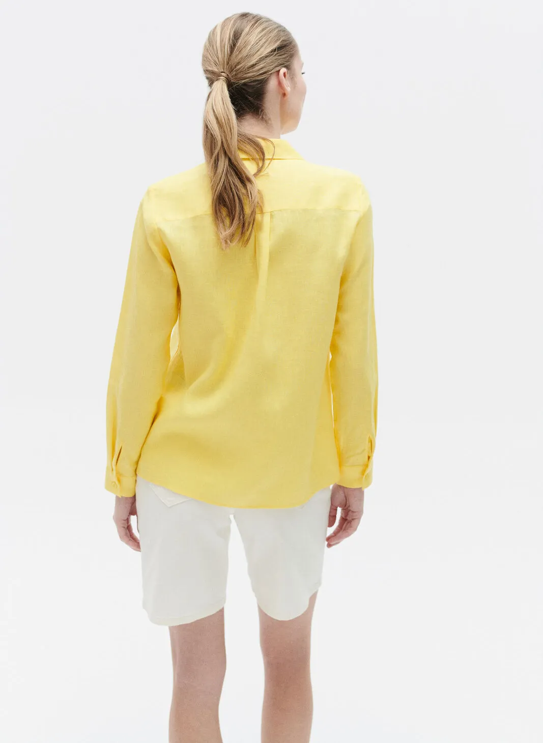 CAROLL BRENDA  CAMISA DE LINO CON CUELLO CLáSICO EN AMARILLO