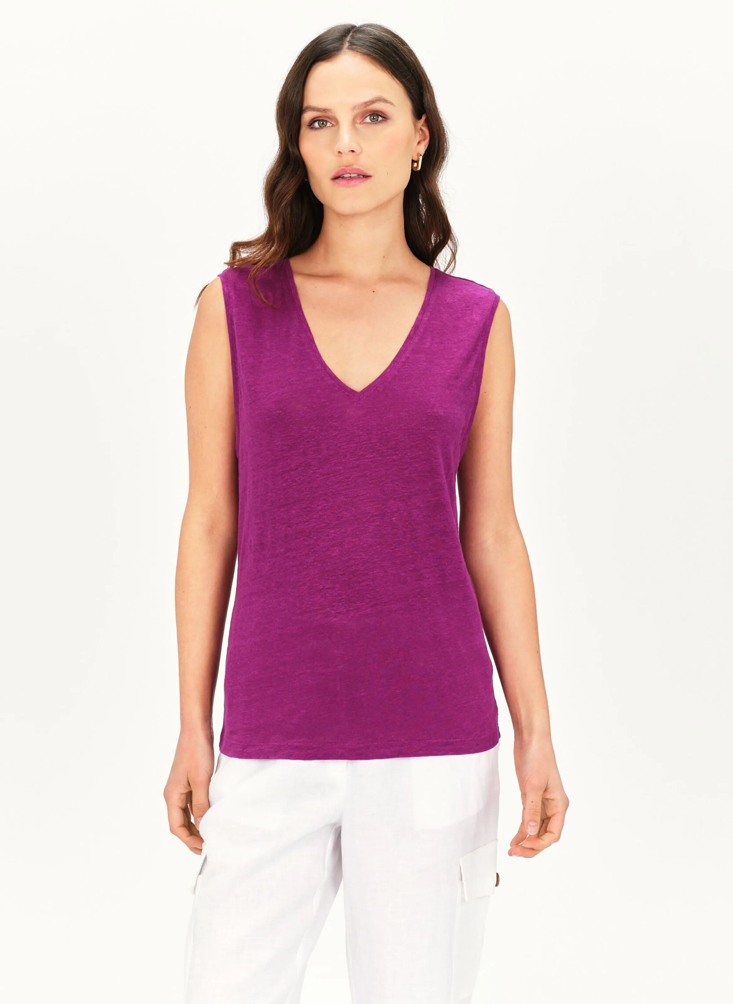 CAROLL TRYM  CAMISETA CON ESCOTE DE PICO EN VIOLETA