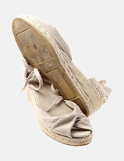 Castañer Sandalia beige cuña