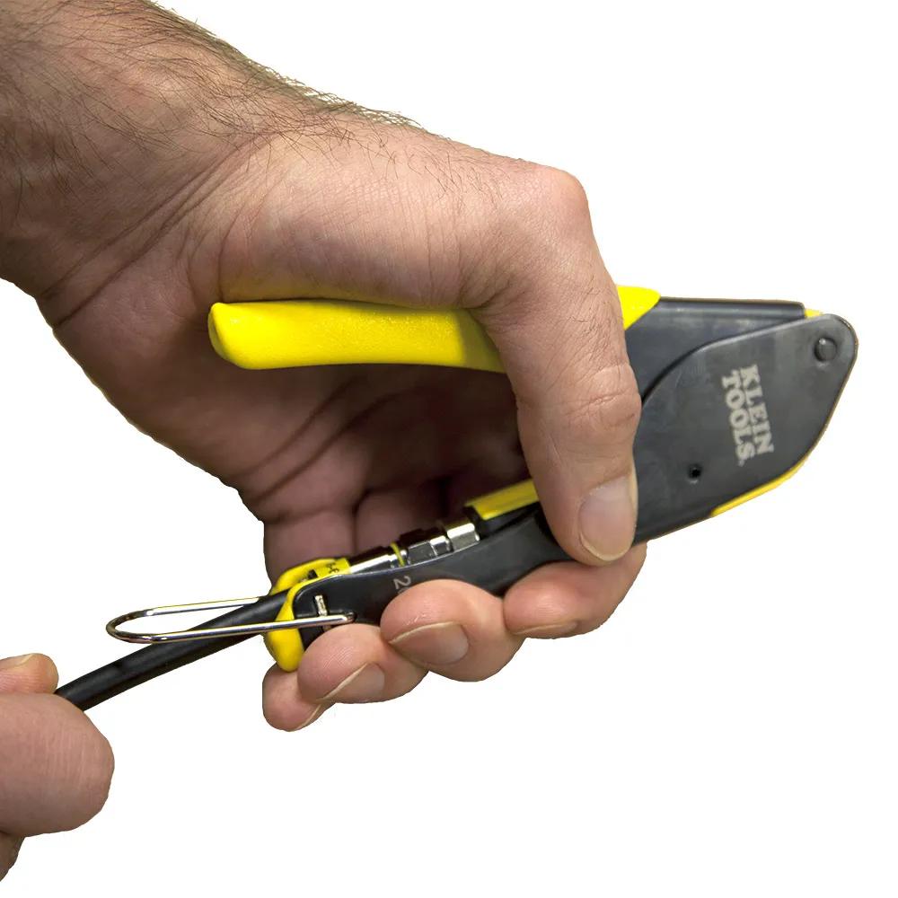 Engarzadora a compresión compacta para conector F