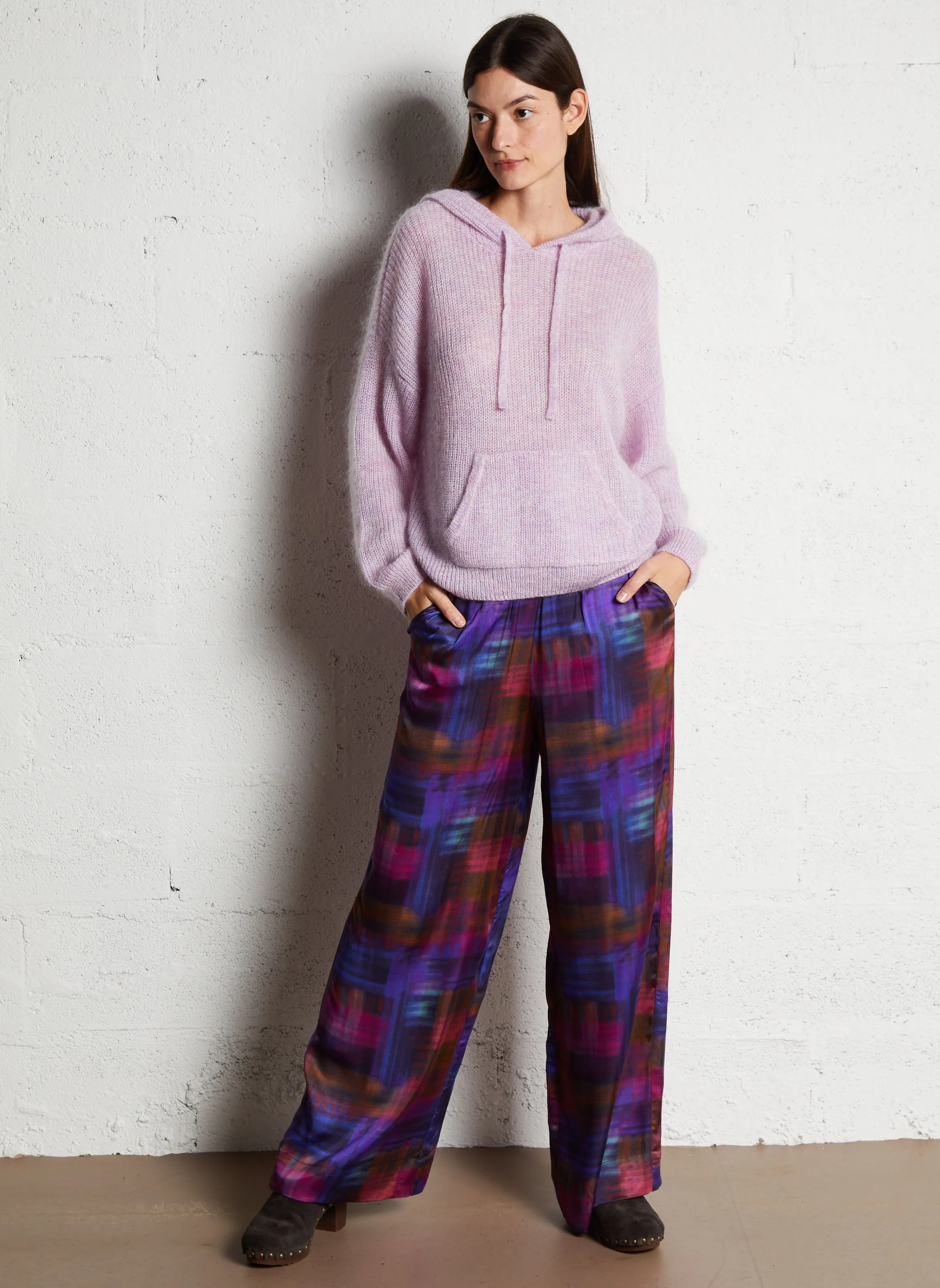 EVANOU  PANTALóN AMPLIO ESTAMPADO SATINADO EN MULTICOLOR