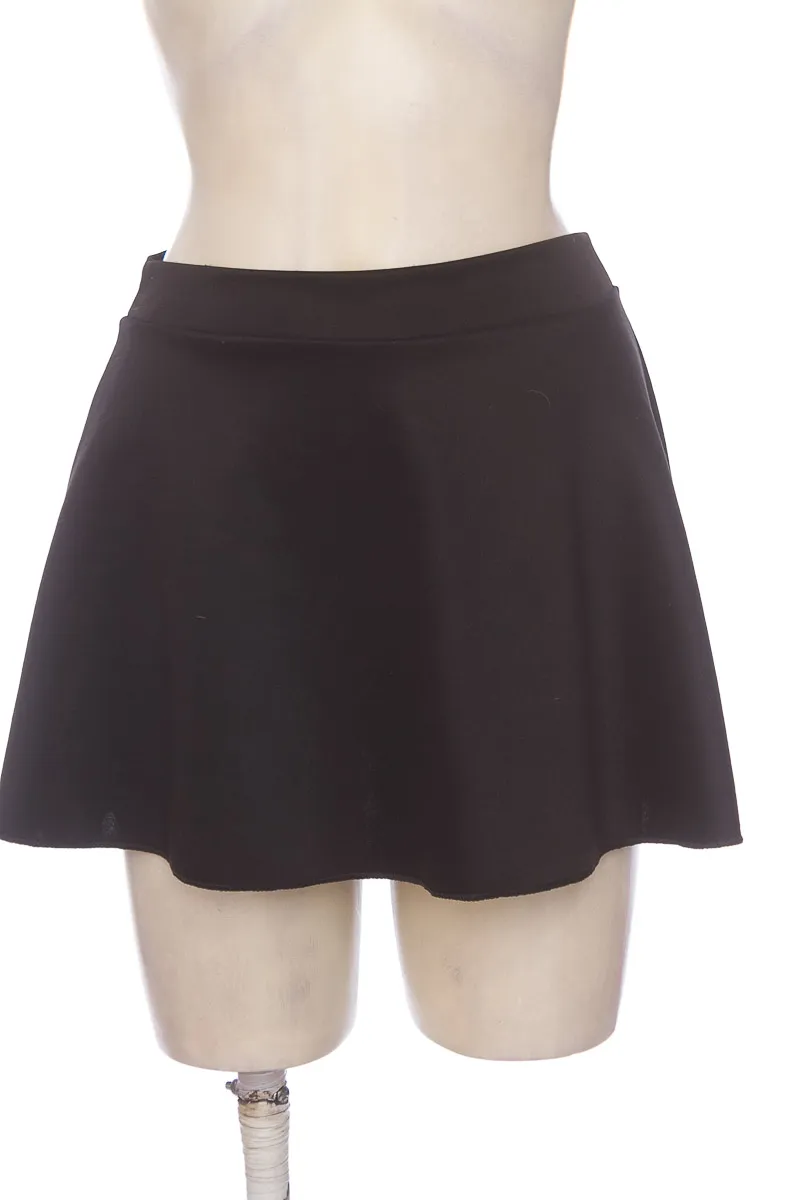 FALDA COLOR NEGRO  CLOSEANDO