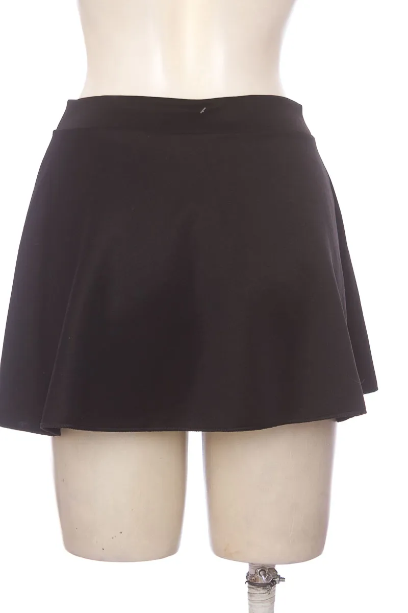 FALDA COLOR NEGRO  CLOSEANDO