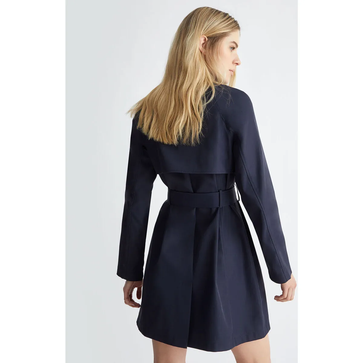 Gabardina con cinturón