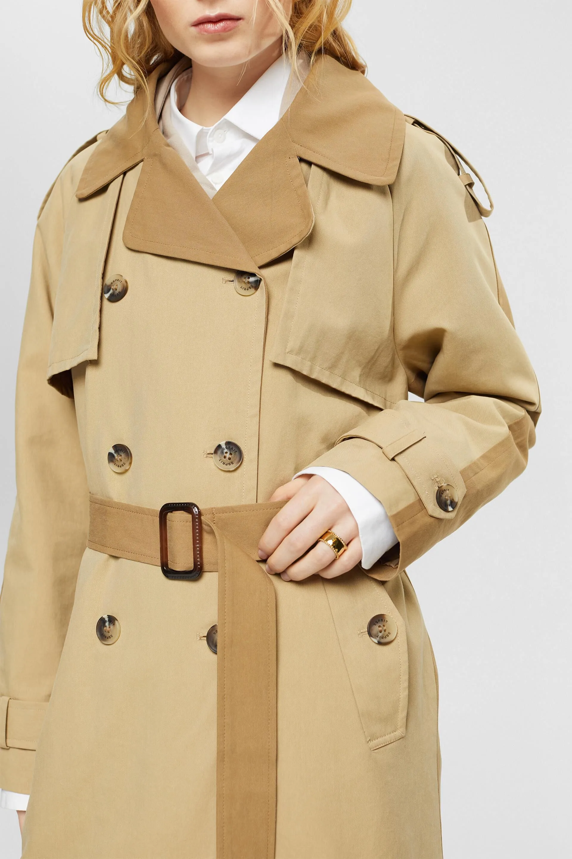 Gabardina con paneles
