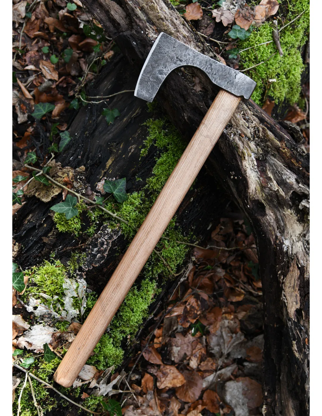 Hacha Vikinga con acero forjado a mano, tipo C (60 cm.)