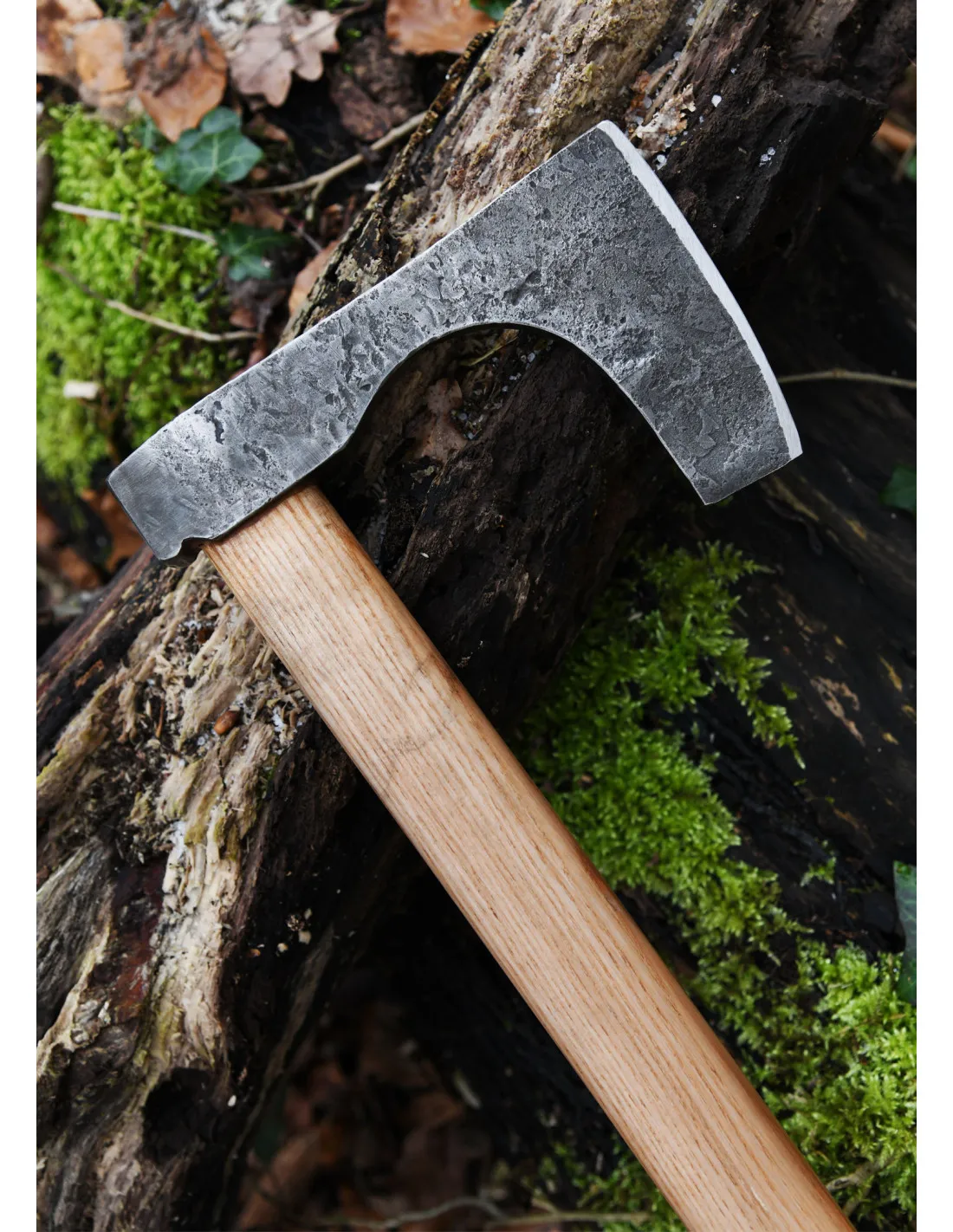 Hacha Vikinga con acero forjado a mano, tipo C (60 cm.)