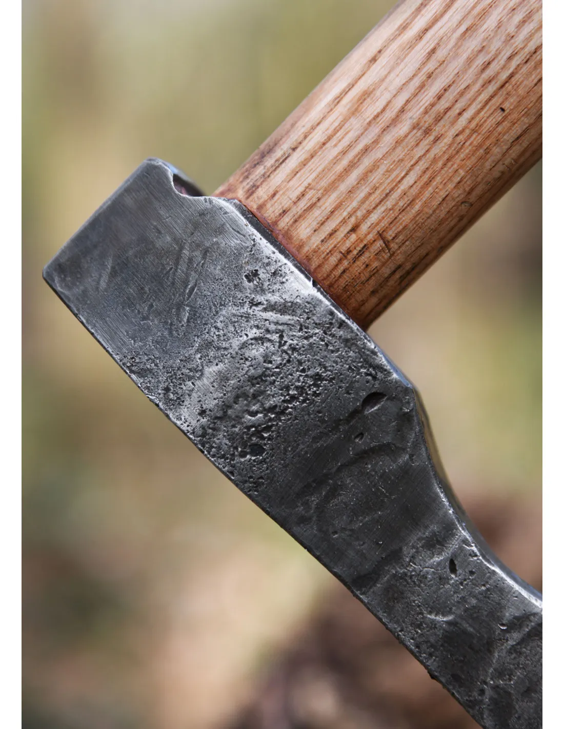 Hacha Vikinga con acero forjado a mano, tipo C (60 cm.)