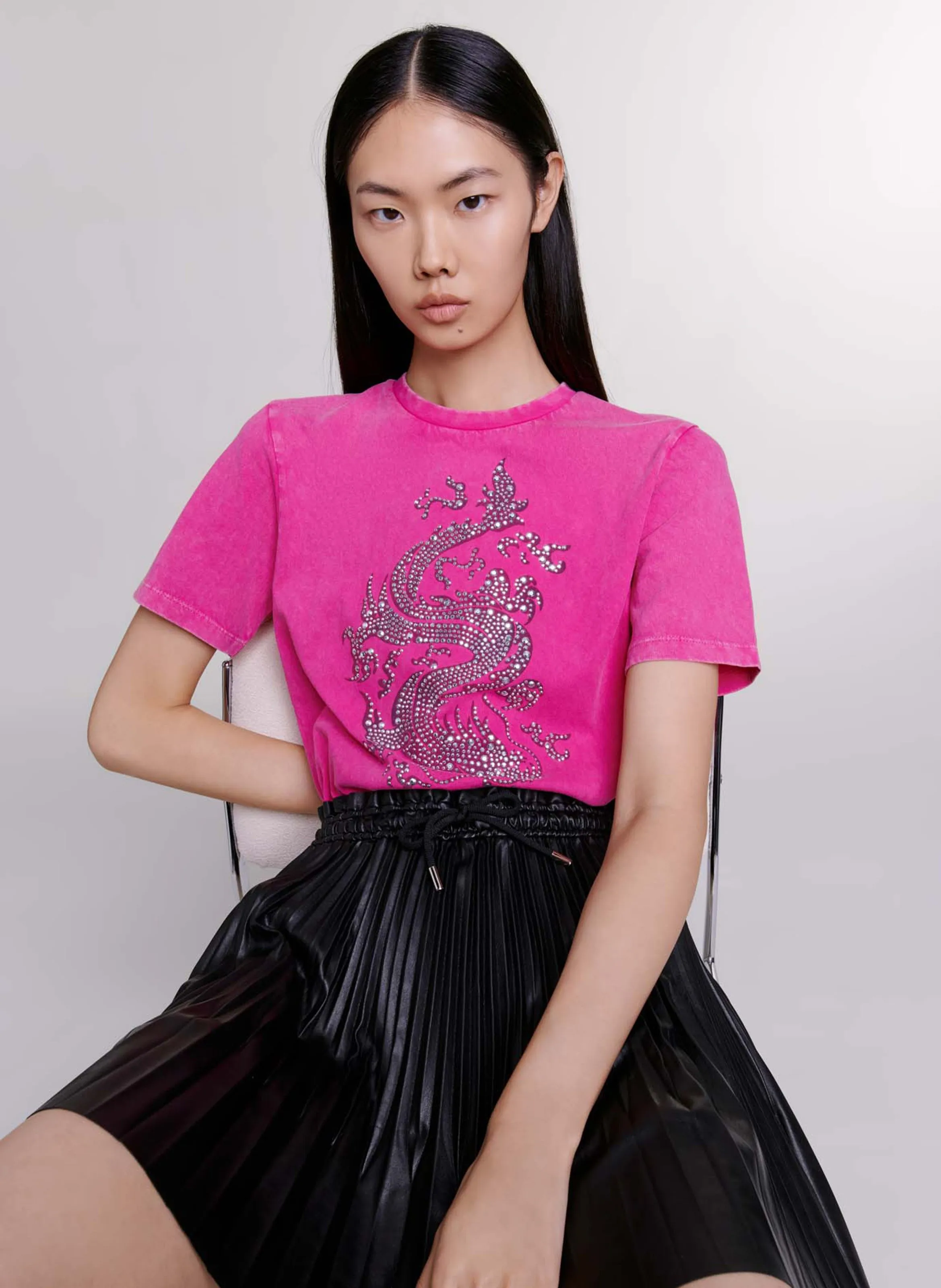 MAJE Camiseta de algodón serigrafiada de cuello redondo con strass en rosa