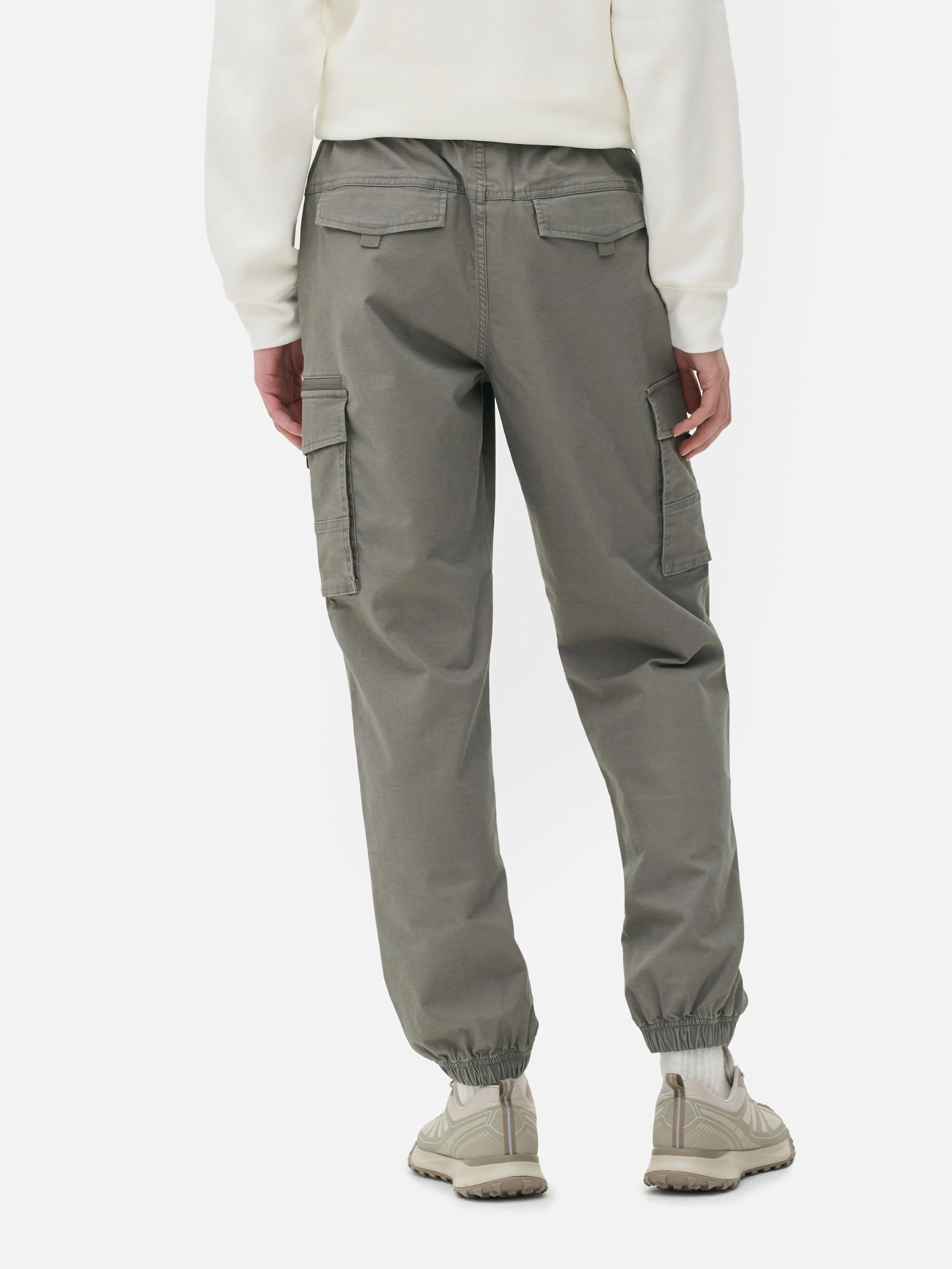 Pantalones cargo holgados con bajos elásticos