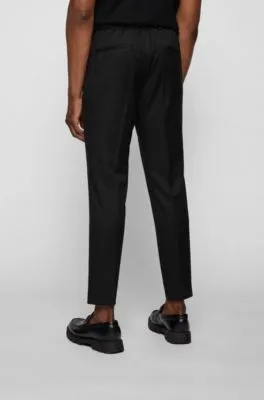 Pantalones slim fit en sarga de lana virgen