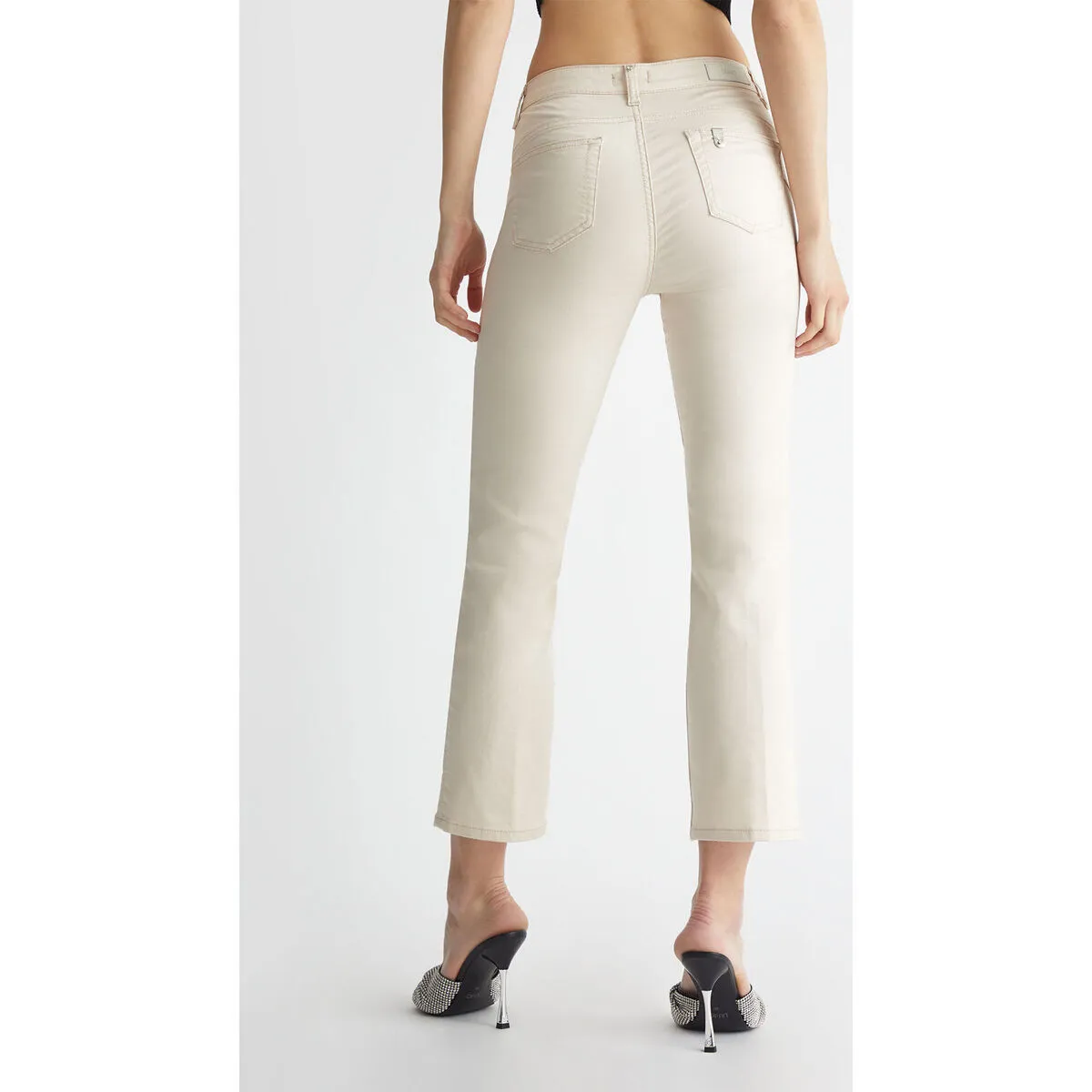 Pantalón acampanado beige