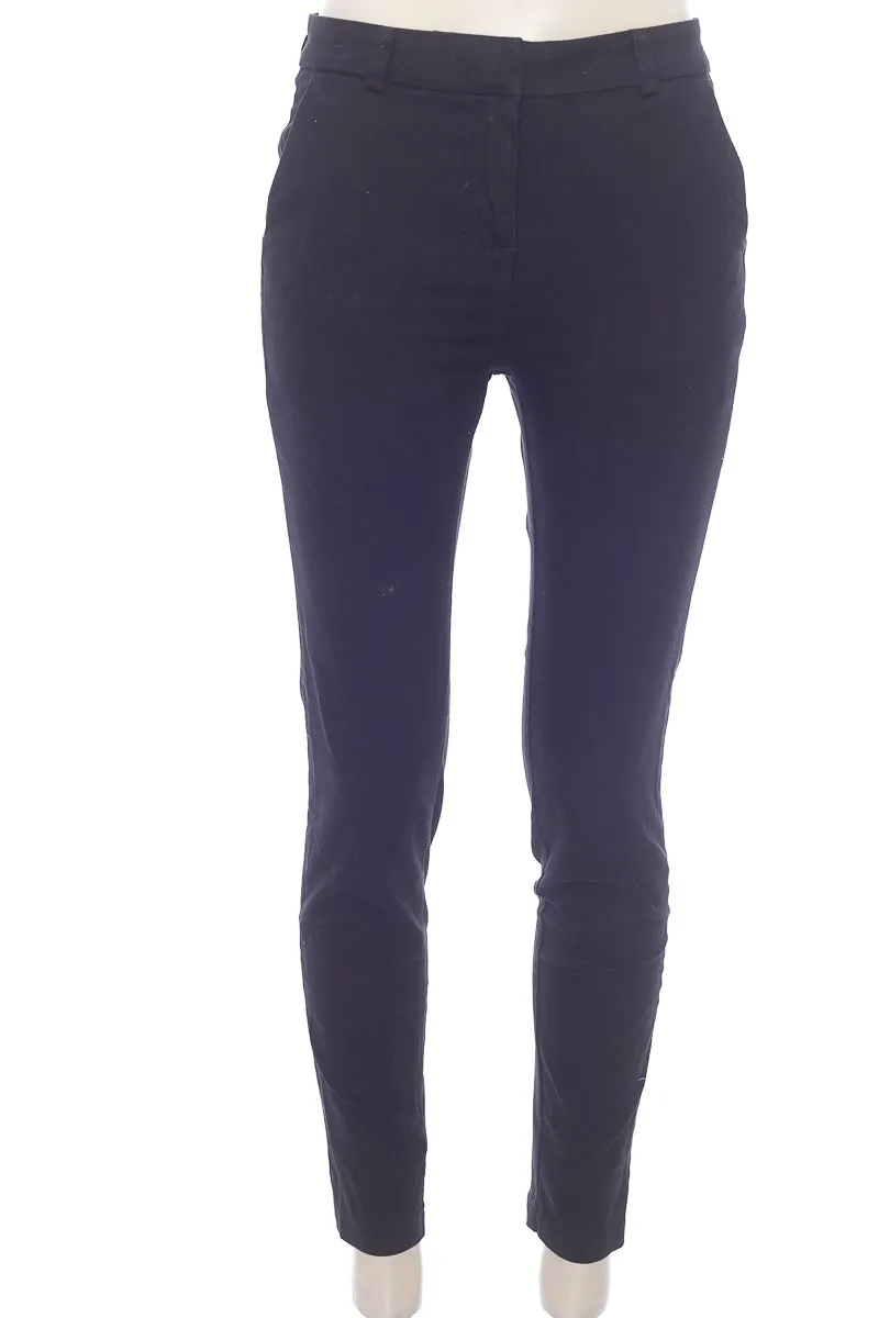 PANTALóN COLOR NEGRO  BASEMENT