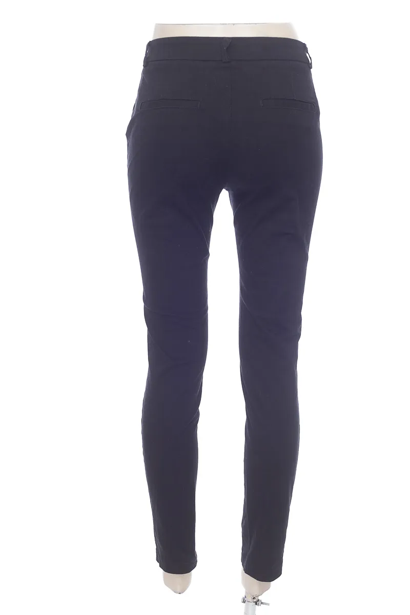 PANTALóN COLOR NEGRO  BASEMENT