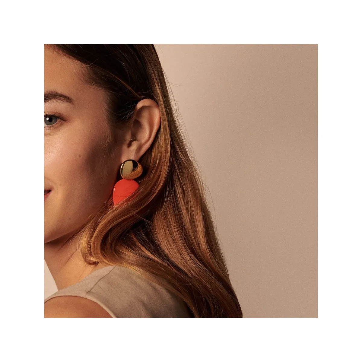 PENDIENTES LARGOS BRIGITTE NARANJA / ORO  AGATHA PARIS