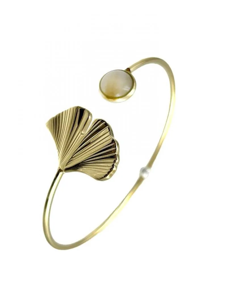 PULSERAS DORADAS DE HOJITA GINKGO BILOBA Y PIEDRA BLANCA EN ACERO