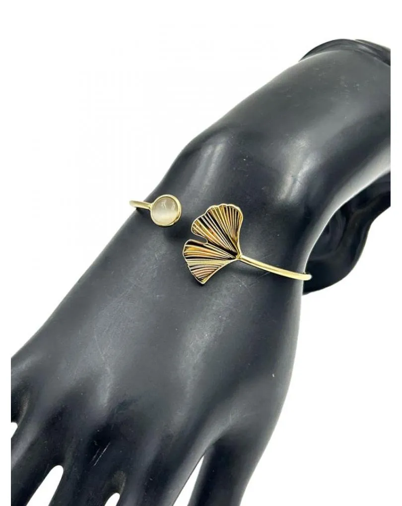 PULSERAS DORADAS DE HOJITA GINKGO BILOBA Y PIEDRA BLANCA EN ACERO