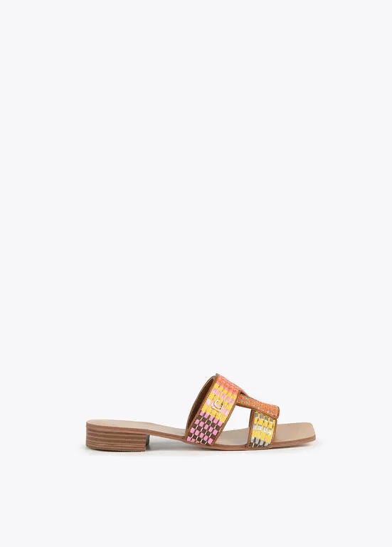 Sandalia plana efecto rafia multicolor Lola Casademunt