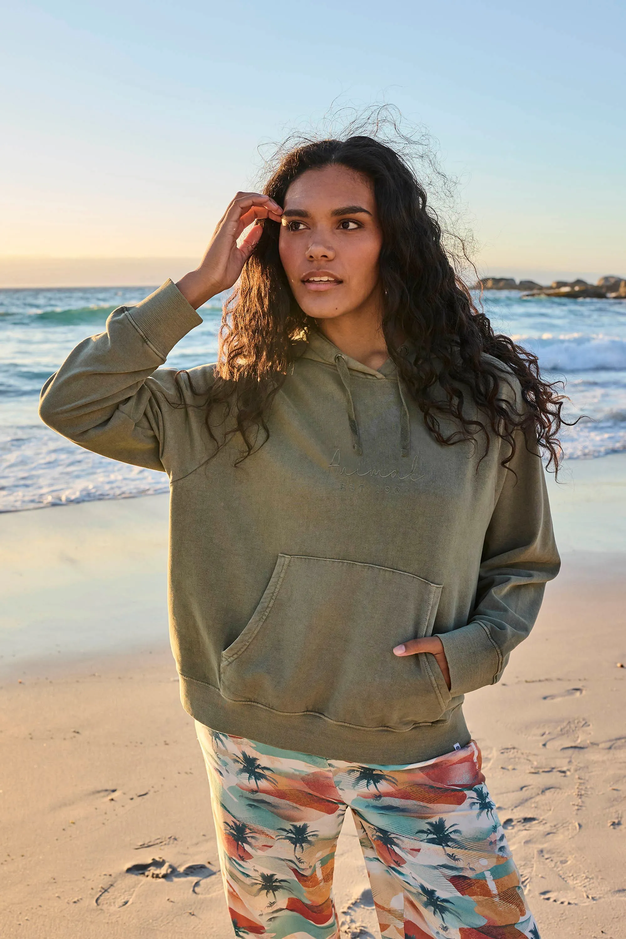 Sudadera con capucha y estampado gráfico para mujer Maya