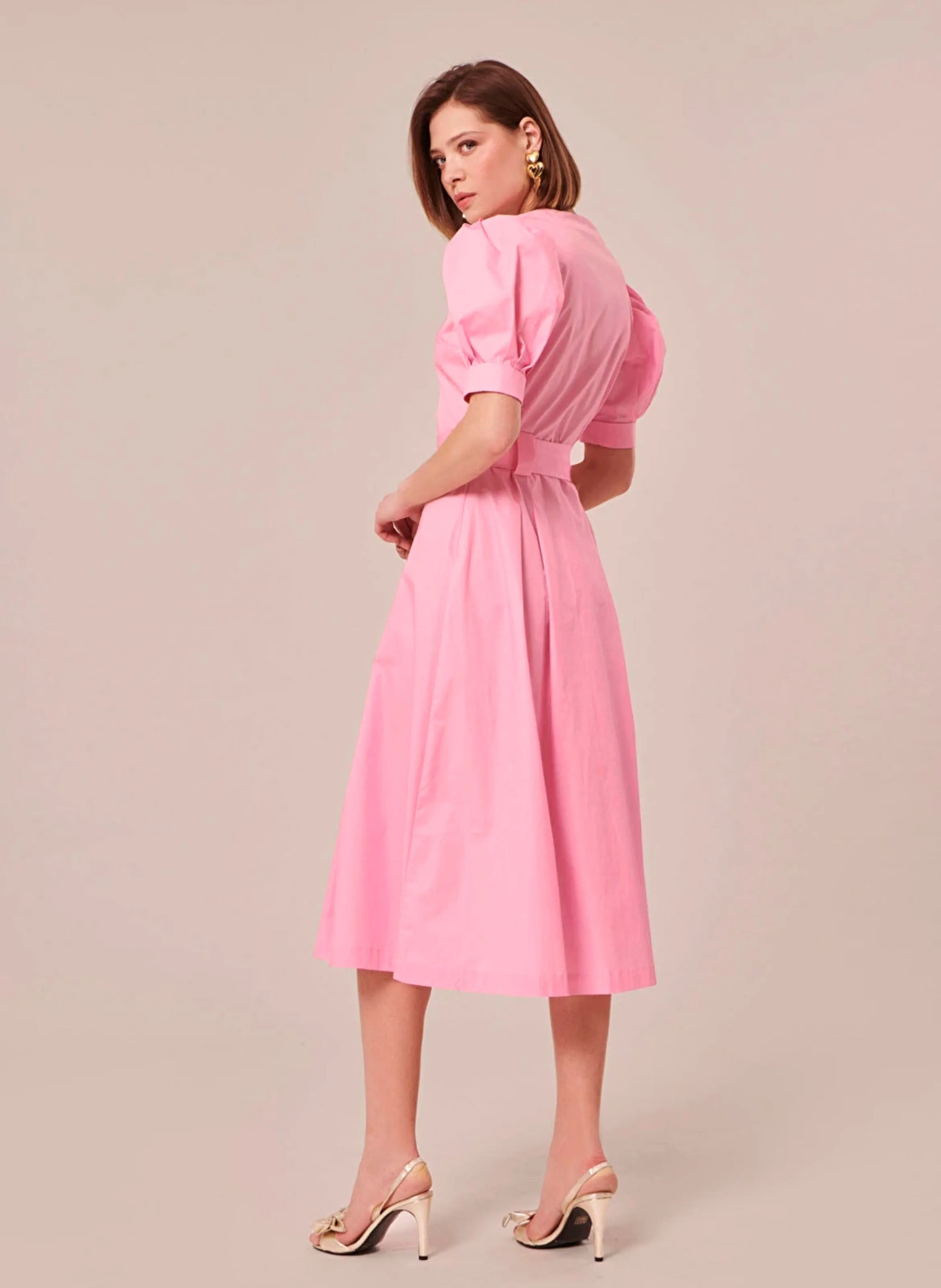 TARA JARMON RANYA  VESTIDO MIDI CON CUELLO EN V Y FALDA EVASé DE ALGODóN ORGáNICO EN ROSA