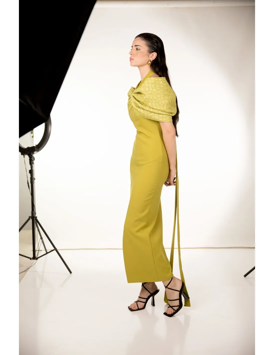 VESTIDO OLIVA VOLUMEN