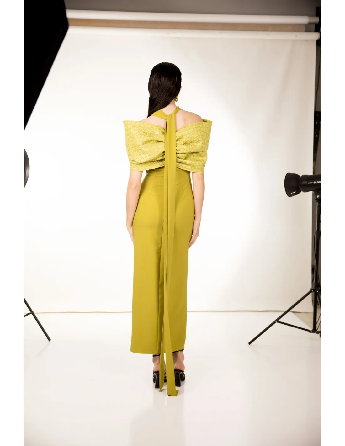 VESTIDO OLIVA VOLUMEN