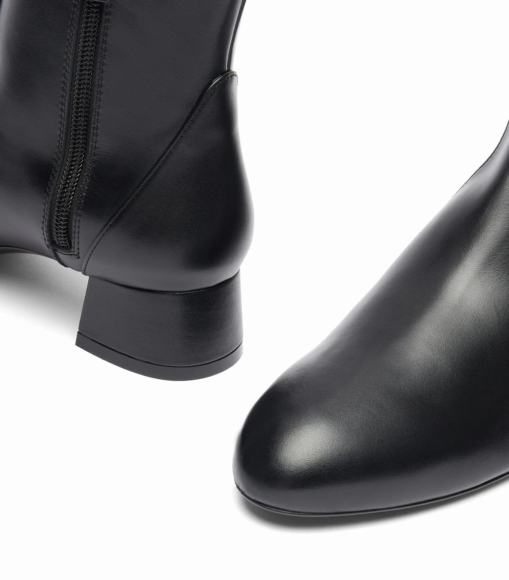 VIVIENNE 35 ZIP BOOTIE