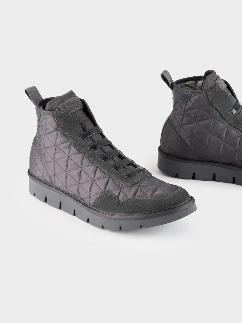 ZAPATO ABOTINADO CON ELÁSTICOS DE NAILON Y ANTE DE PANCHIC  GRIS