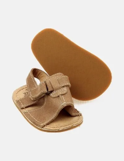 Zara Sandalia beige básica